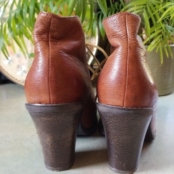 JEFFREY CAMPBELL SQUARE TOED BOOTIES.VERY COOL! - Picture 3 of 5